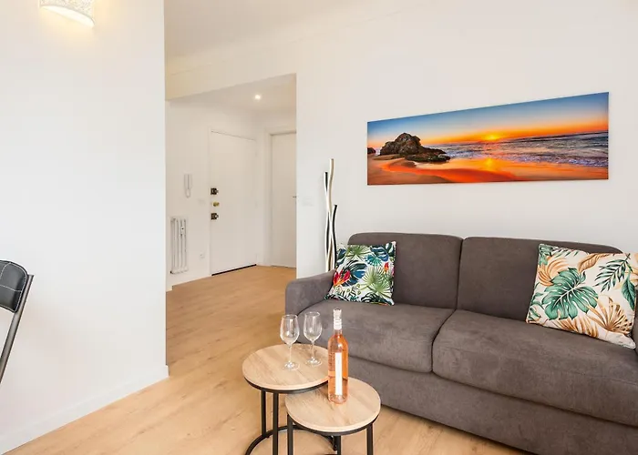 Castel - Agreable Deux Pieces - Centre * 芒通