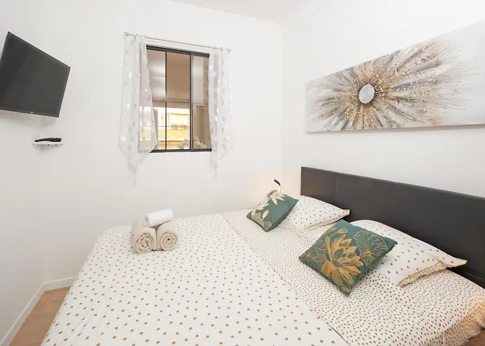 Castel - Agreable Deux Pieces - Centre Apartment