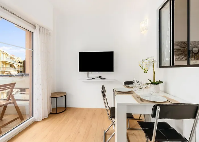 Castel - Agreable Deux Pieces - Centre Apartman